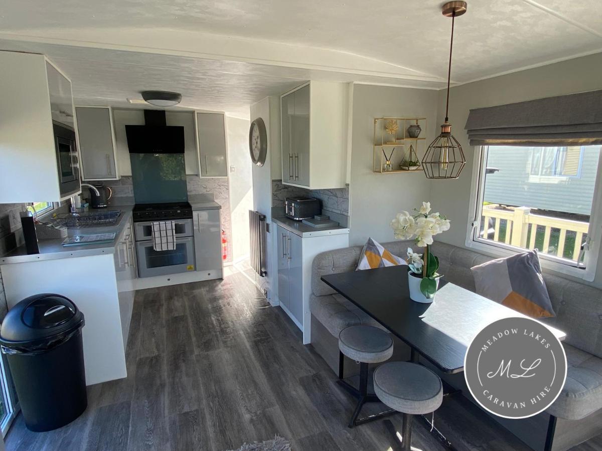 Meadow Lakes 22 - Golden Palm, Pet Friendly, Wifi, Bed Linen - Meadow Lakes Caravan & Lodge Hire Скегнесс Экстерьер фото